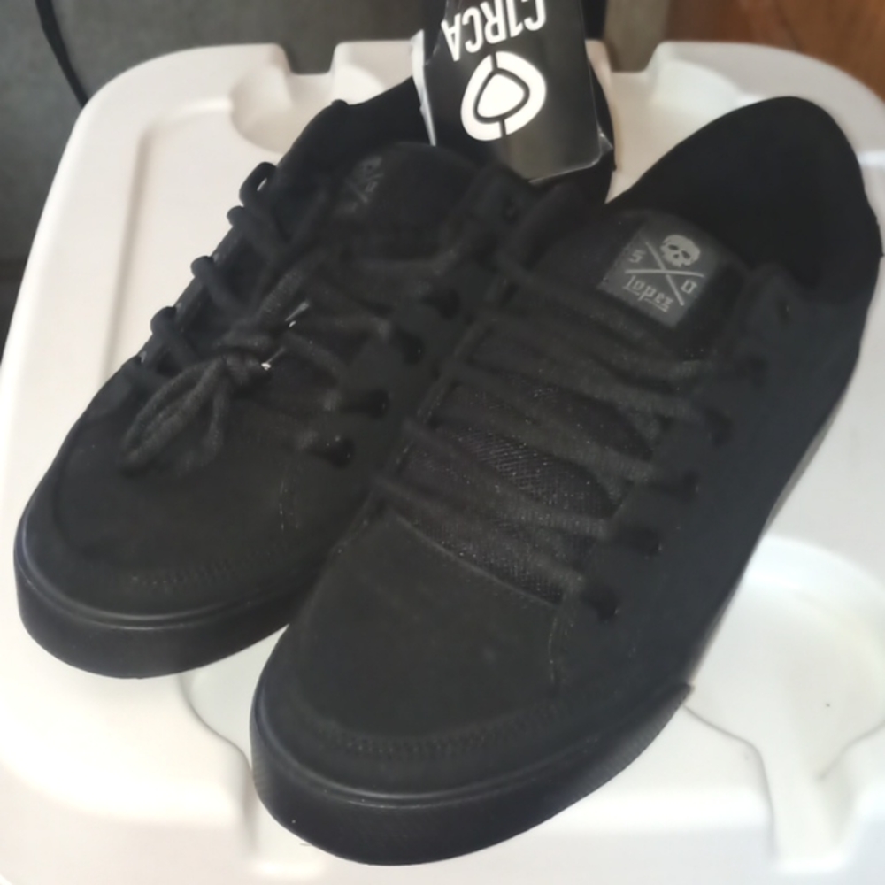 Circa Lopez Sneaks, Men Size 13. Black **Brand New, with tag intact**